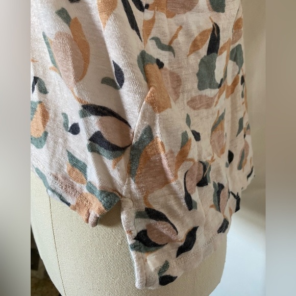 Rachel Zoe - 100% linen v neck dusty pink, sage green leaf pattern top. Size L. - Picture 4 of 6